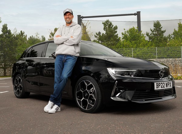 Jürgen Klopp odebrał nowe auto. Po Liverpoolu będzie jeździł Oplem Astrą