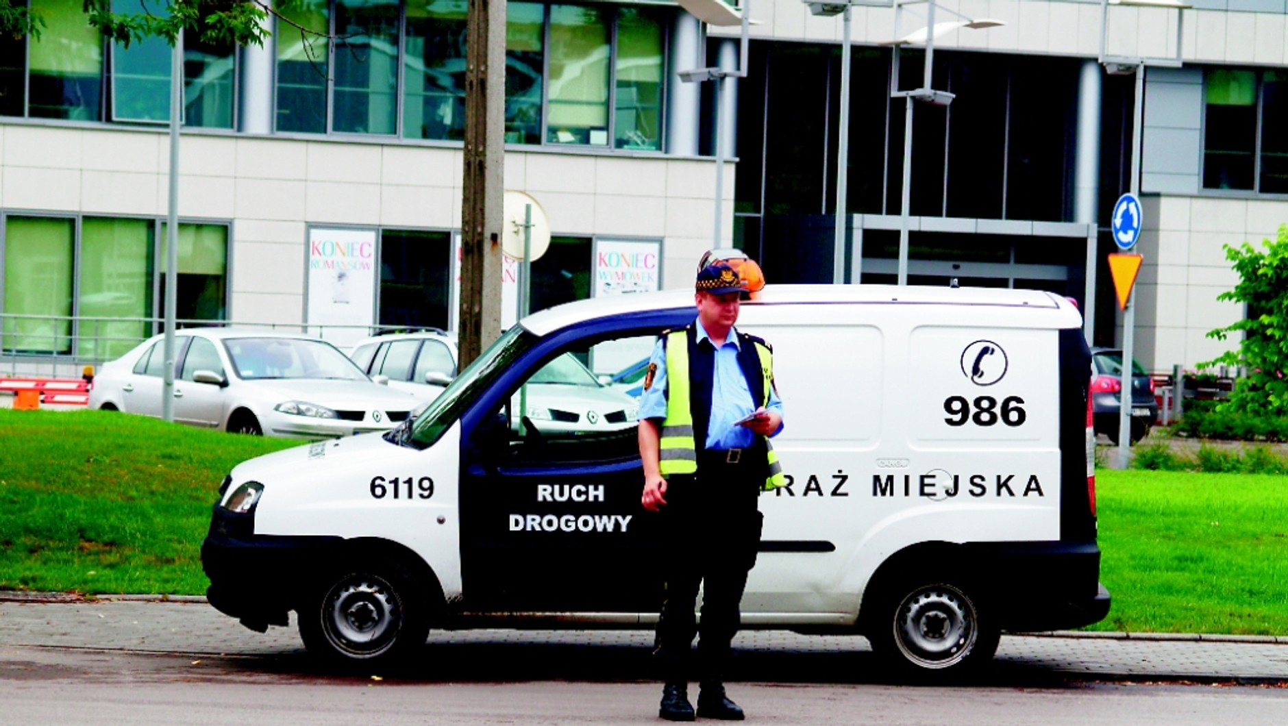 Strażnicy miejscy  mogą kontrolować kierowców, którzy źle parkują lub złamali zakaz wjazdu.