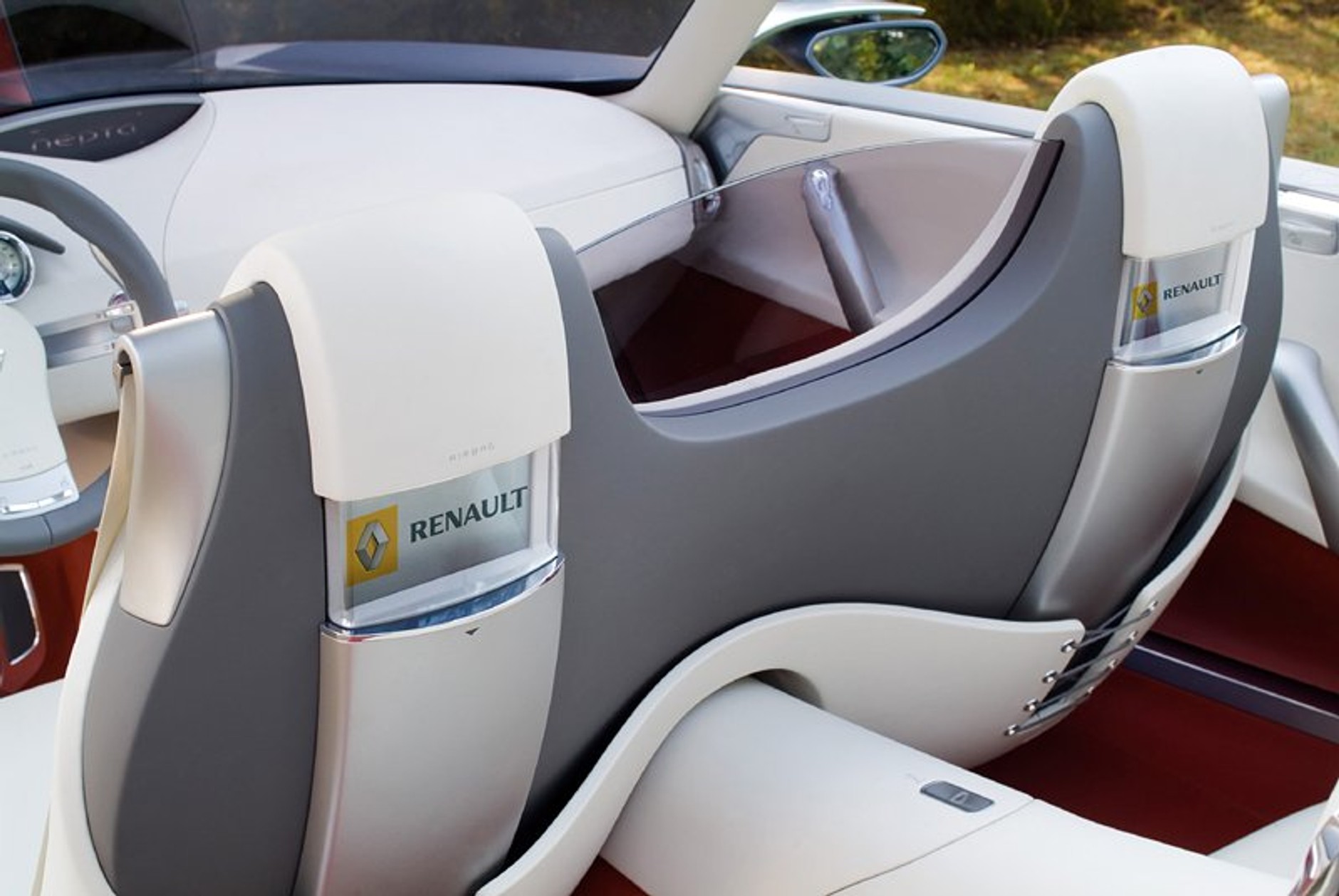 Renault Nepta: pięciometrowy kabriolet dla czterech osób