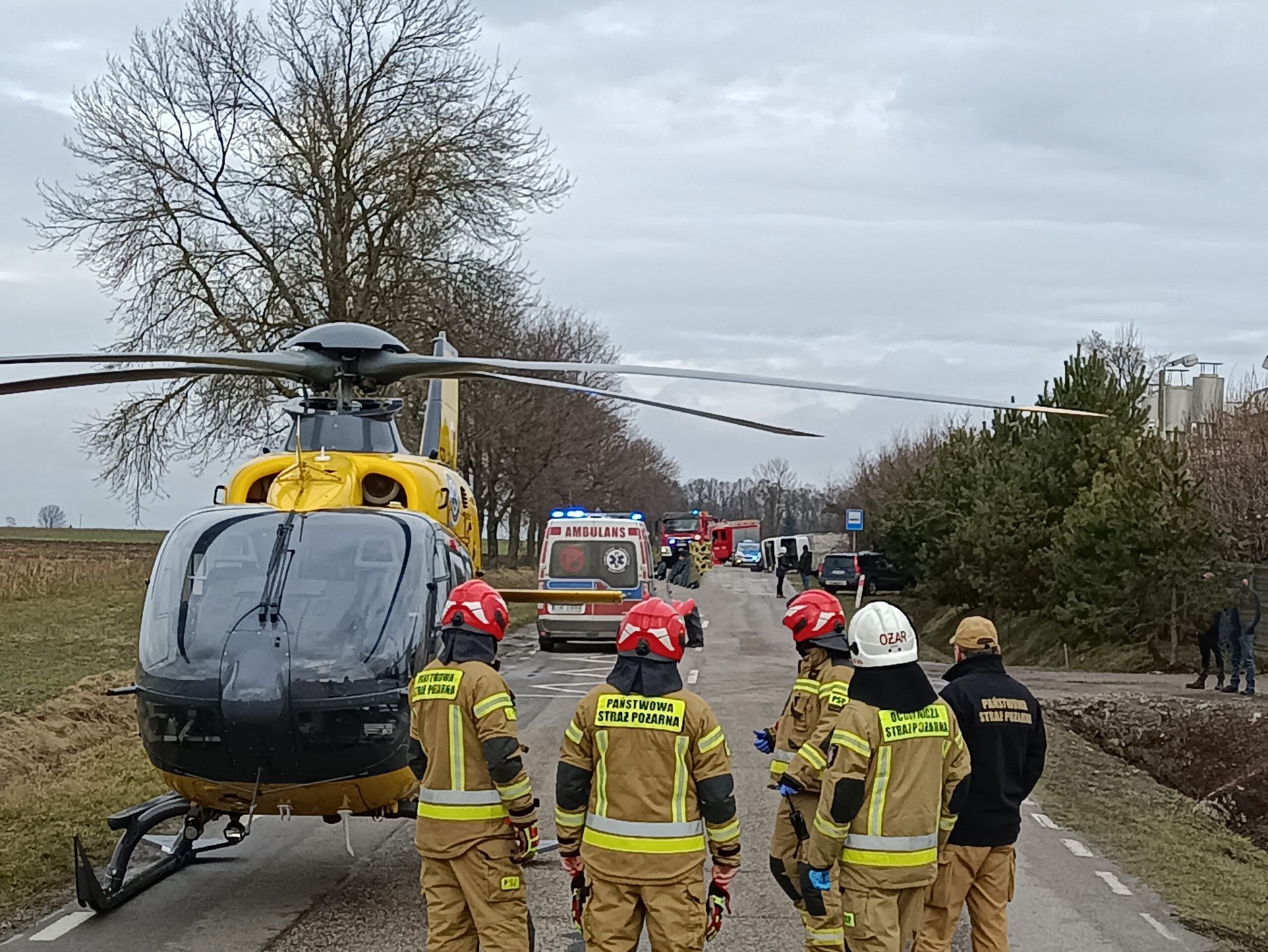 Dramatyczna "czołówka" pod Lublinem. Kierowcę zabrał helikopter LPR