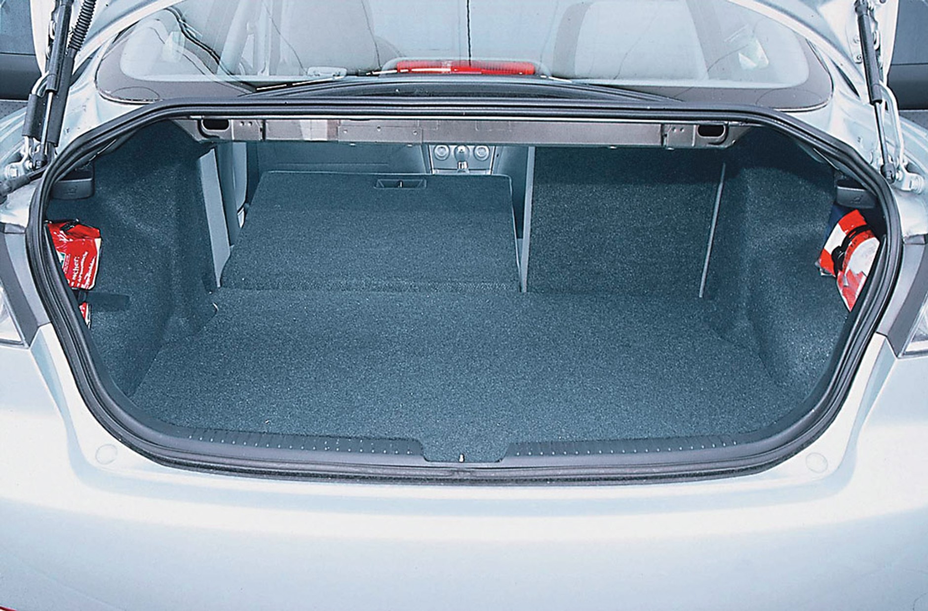 Liczmy nie tylko paliwo: Ford Mondeo II kontra Mazda 6, Opel Vectra C, Toyota Avensis II