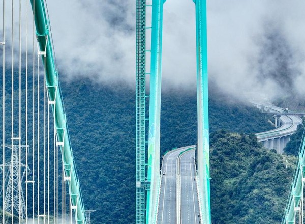 W Chinach otworzyli najwyższy most drogowy na świecie. Pobili nowy rekord