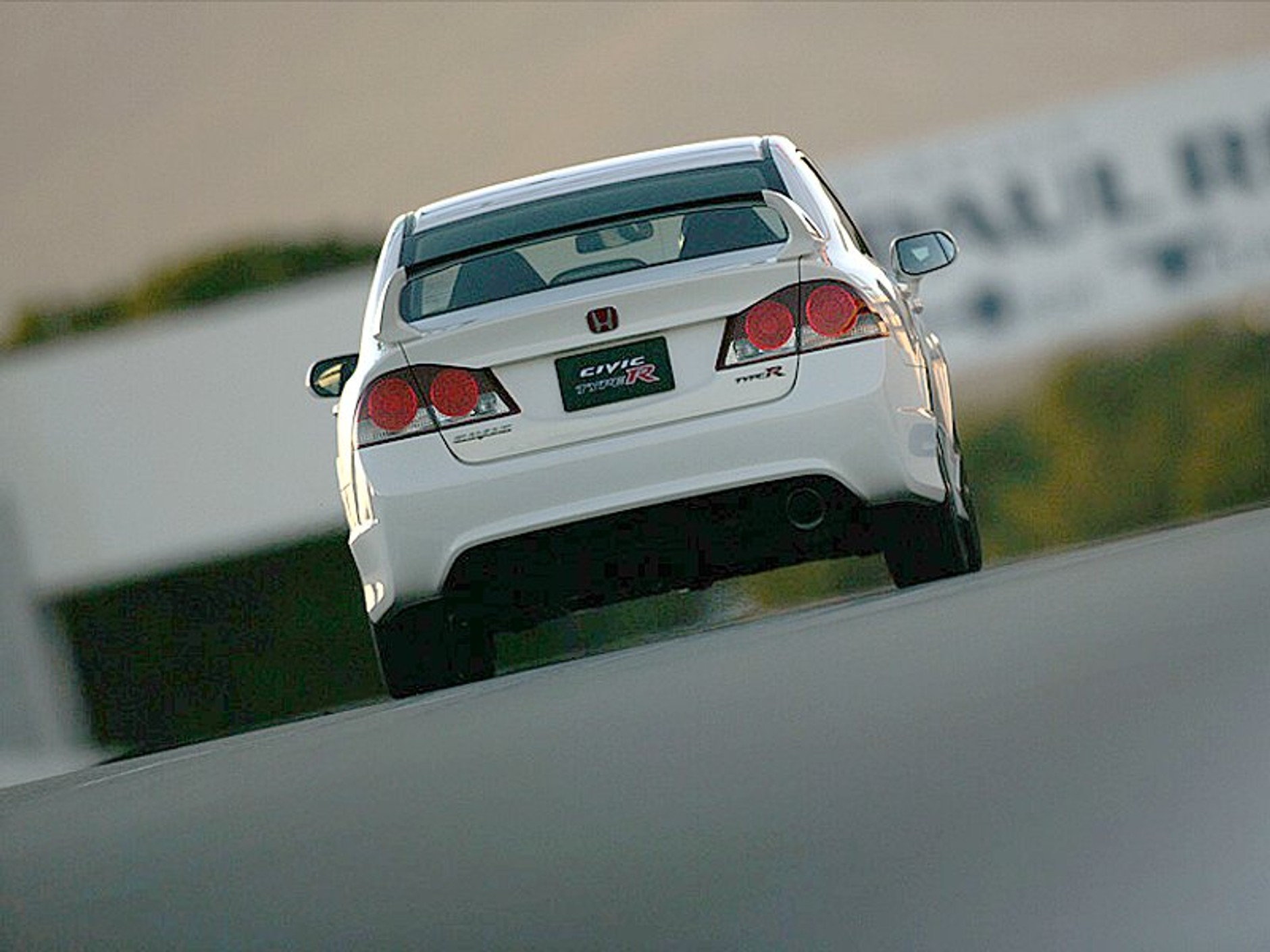 Honda Civic Type R Sedan – niedostępna rakieta