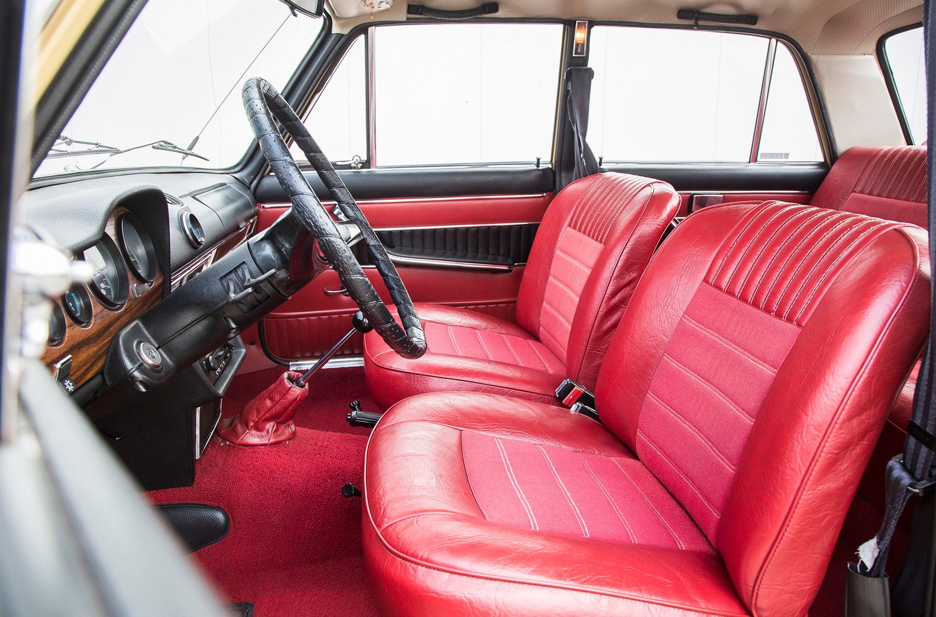 Polski Fiat 125p 1500 kontra Łada 1500 - tak podobne, a jednak tak różne