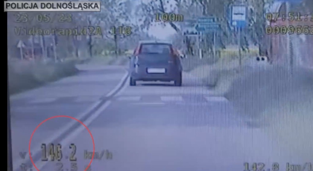 Szokująca prędkość w terenie zabudowanym