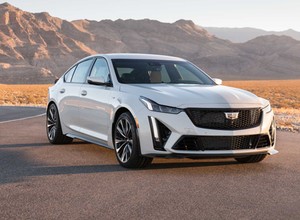 Cadillac CT5V Blackwing - 668 KM, silnik 6,2 l, ręczna skrzynia i chętnych więcej niż aut