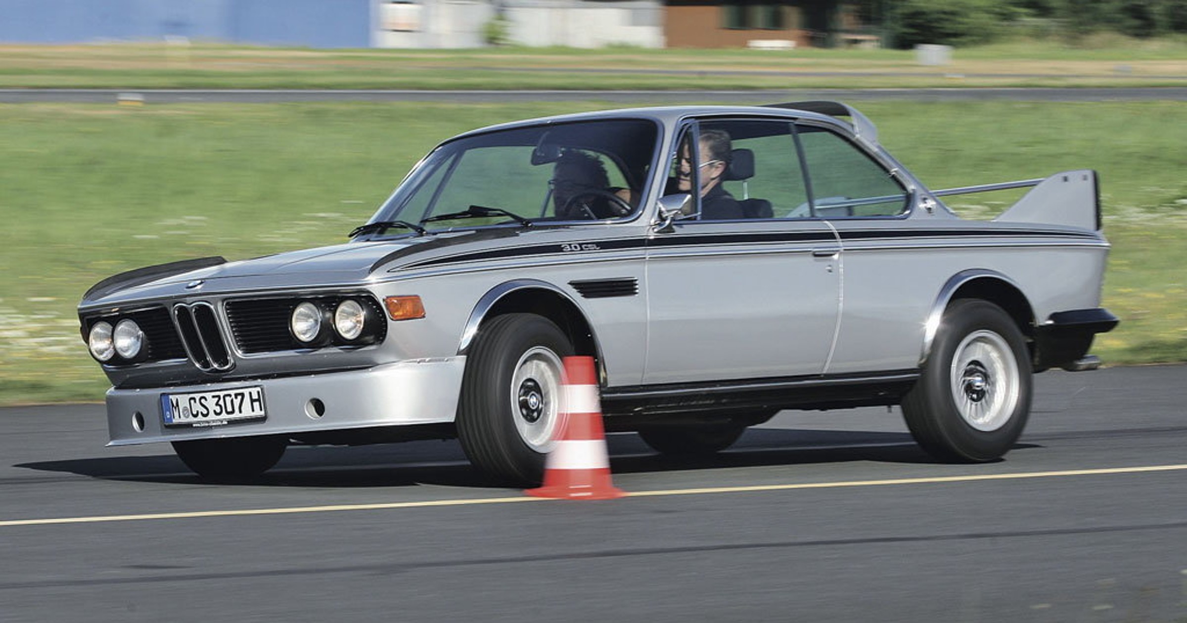 BMW 3.0 CSL Uskrzydla zadziornym charakterem