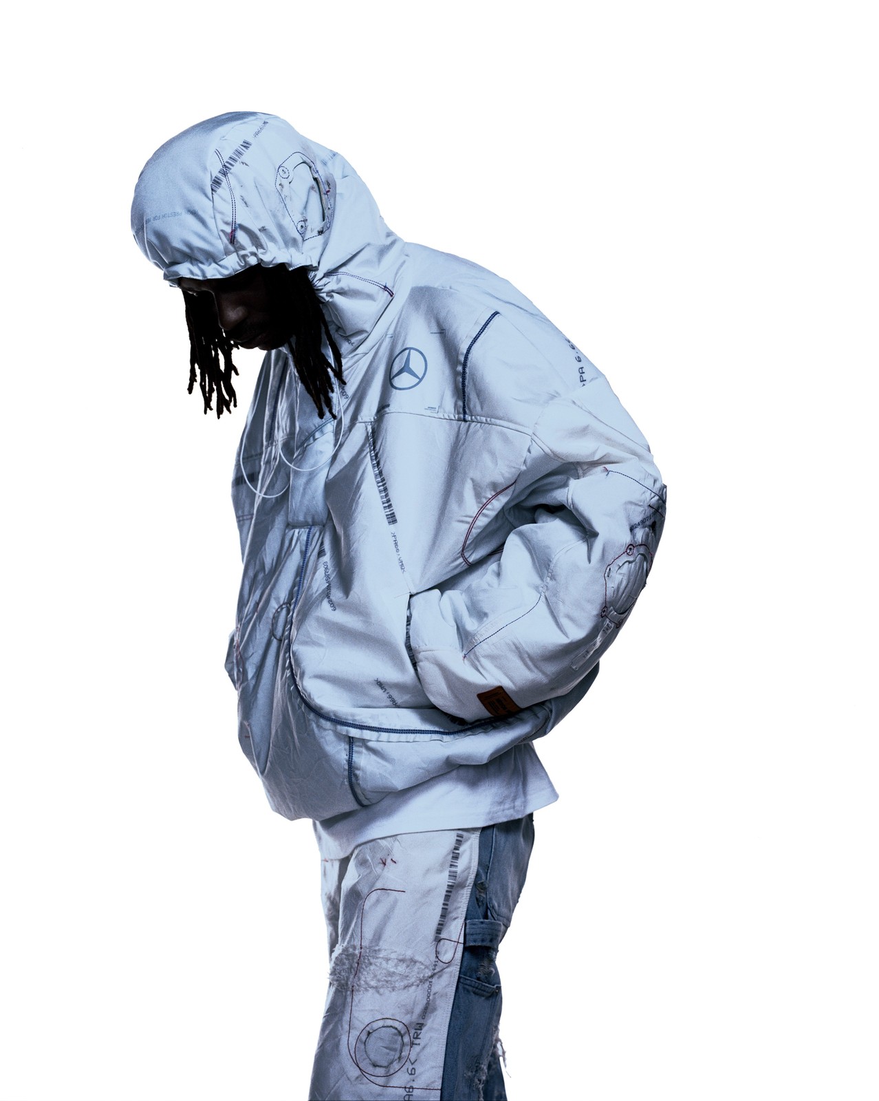 Ubrania stworzone z poduszek powietrznych