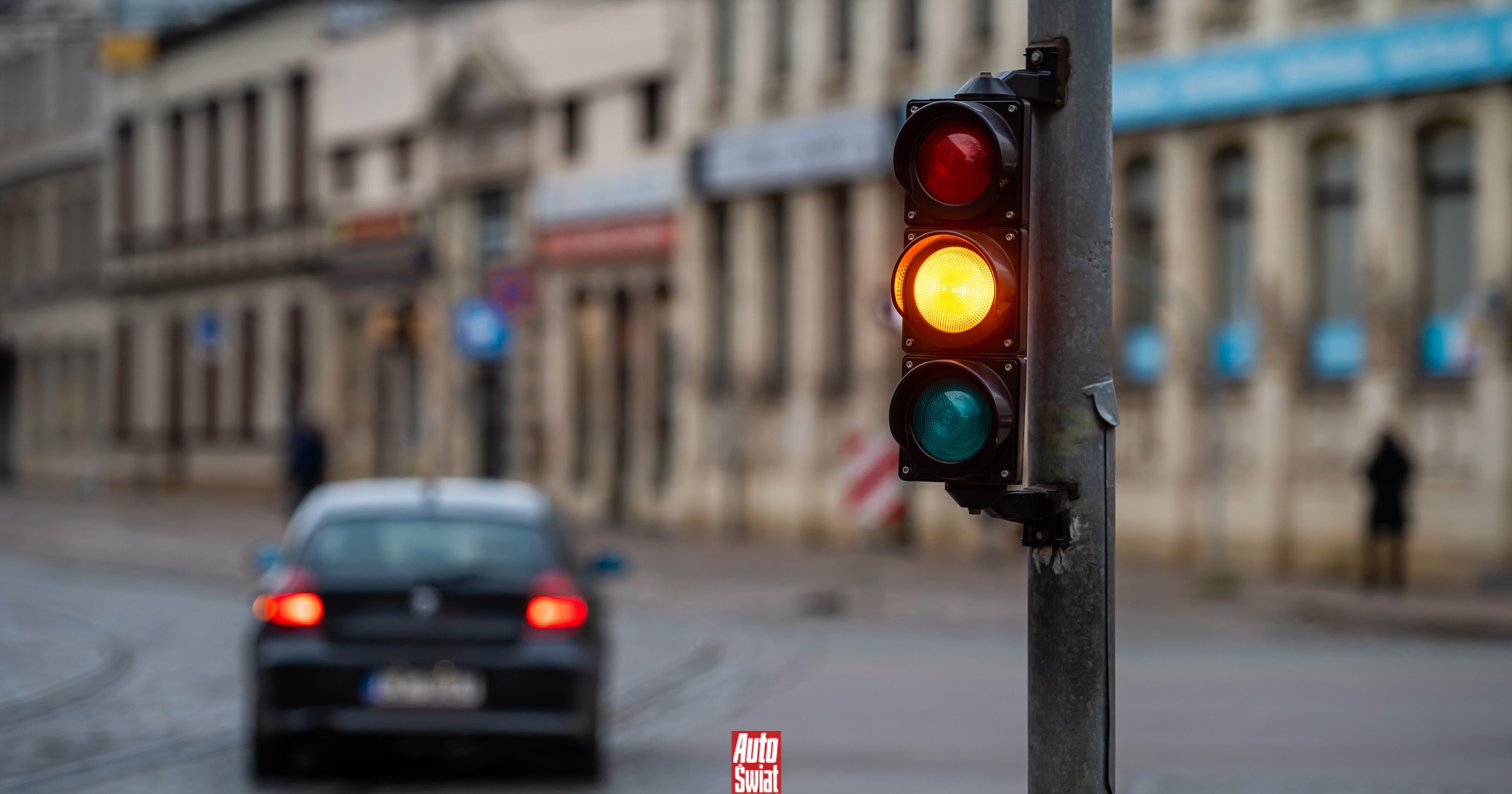 Hamować czy przyspieszać? Wielu kierowców podejmuje złą decyzję