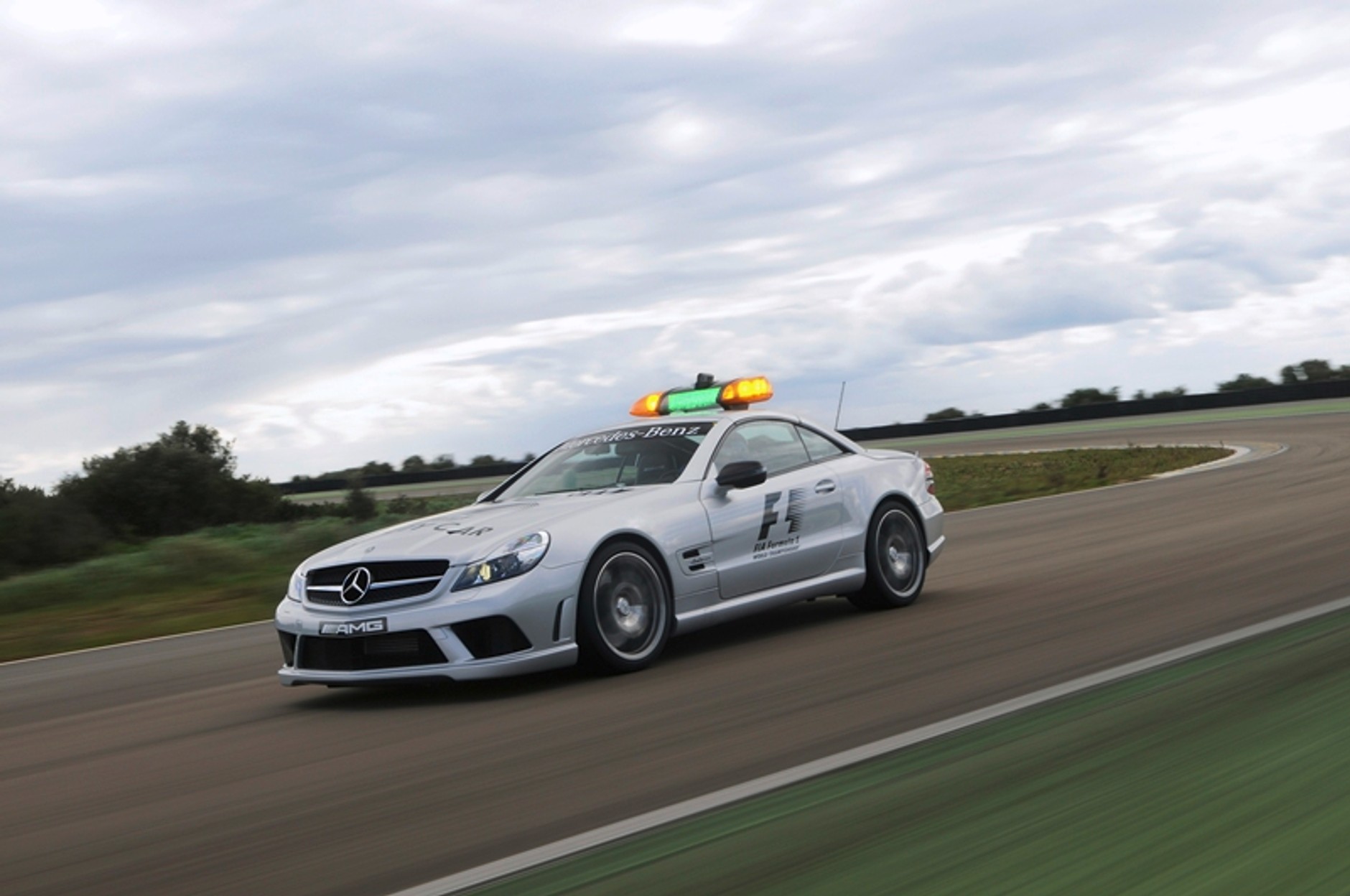 Mercedes SLS AMG to najszybszy safety car świata, ale znalazłem jeszcze kilka ciekawszych