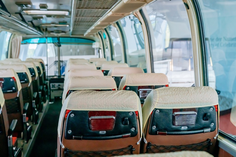 Mercedes O 302 – mundialowy model autokaru w RFN, 1974. Rząd siedzeń