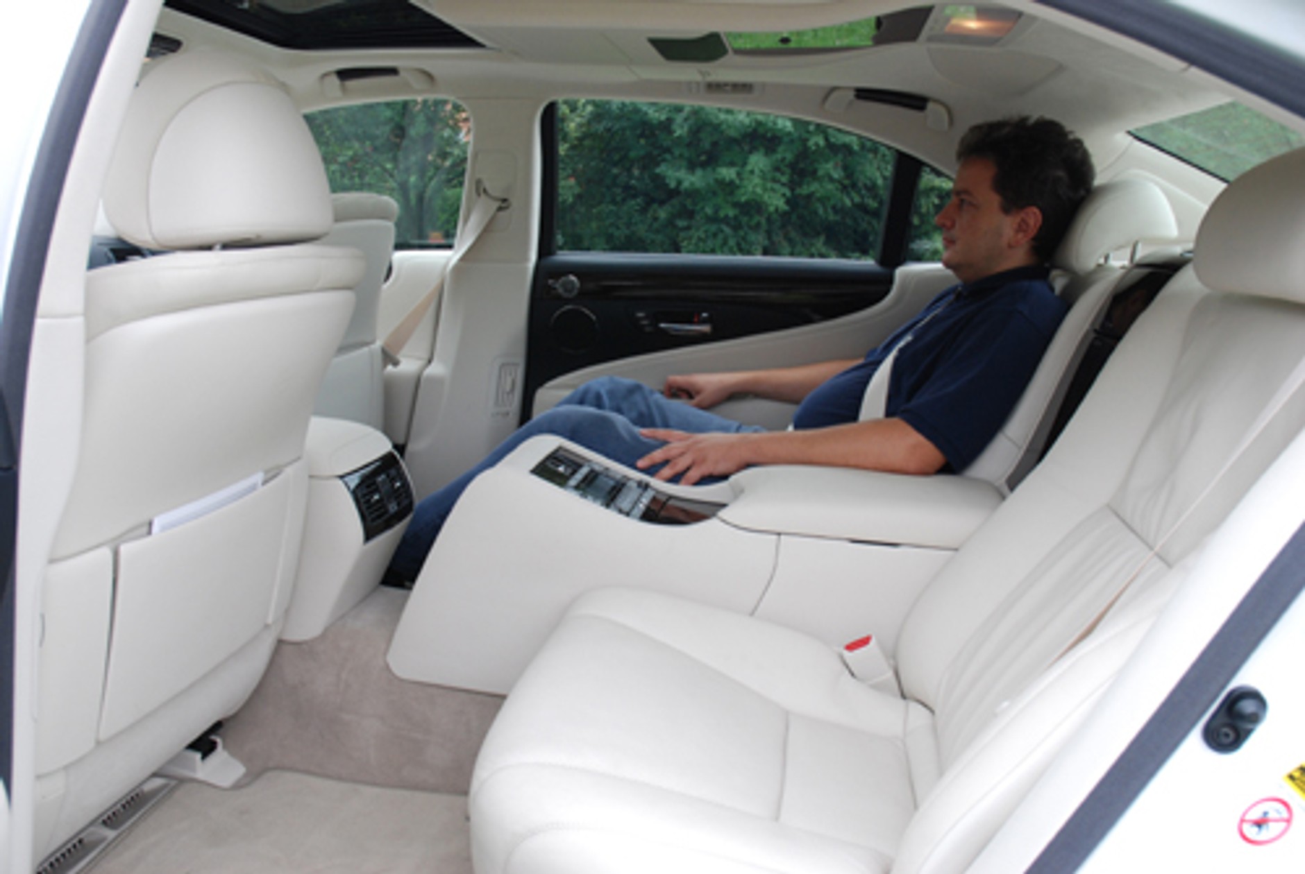 Lexus LS 600h L - Krążownik hybrydowy