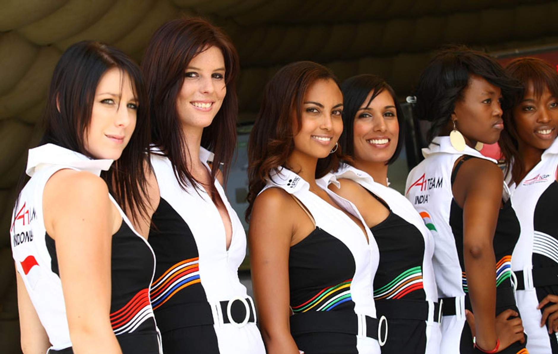 Tylko u nas: dziewczyny bawią się narzędziami