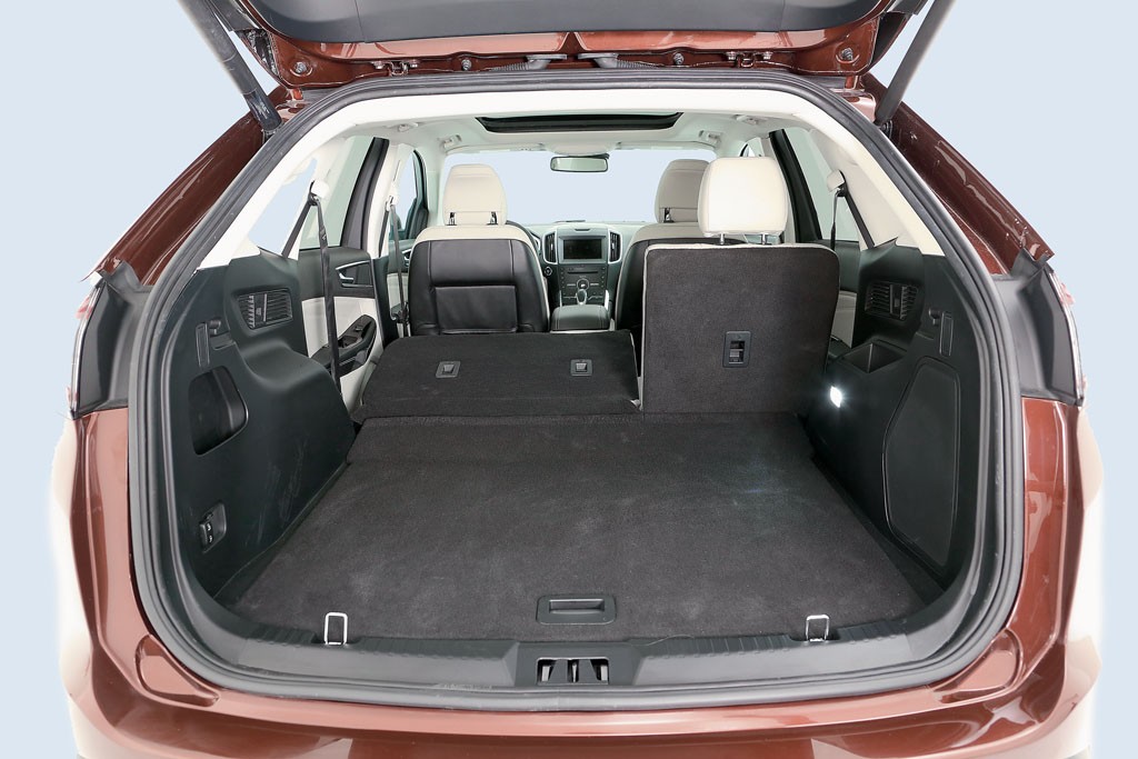 Klapa otwiera się elektrycznie, a za nią więcej przestrzeni niż w VW Touaregu – tak twierdzi Ford