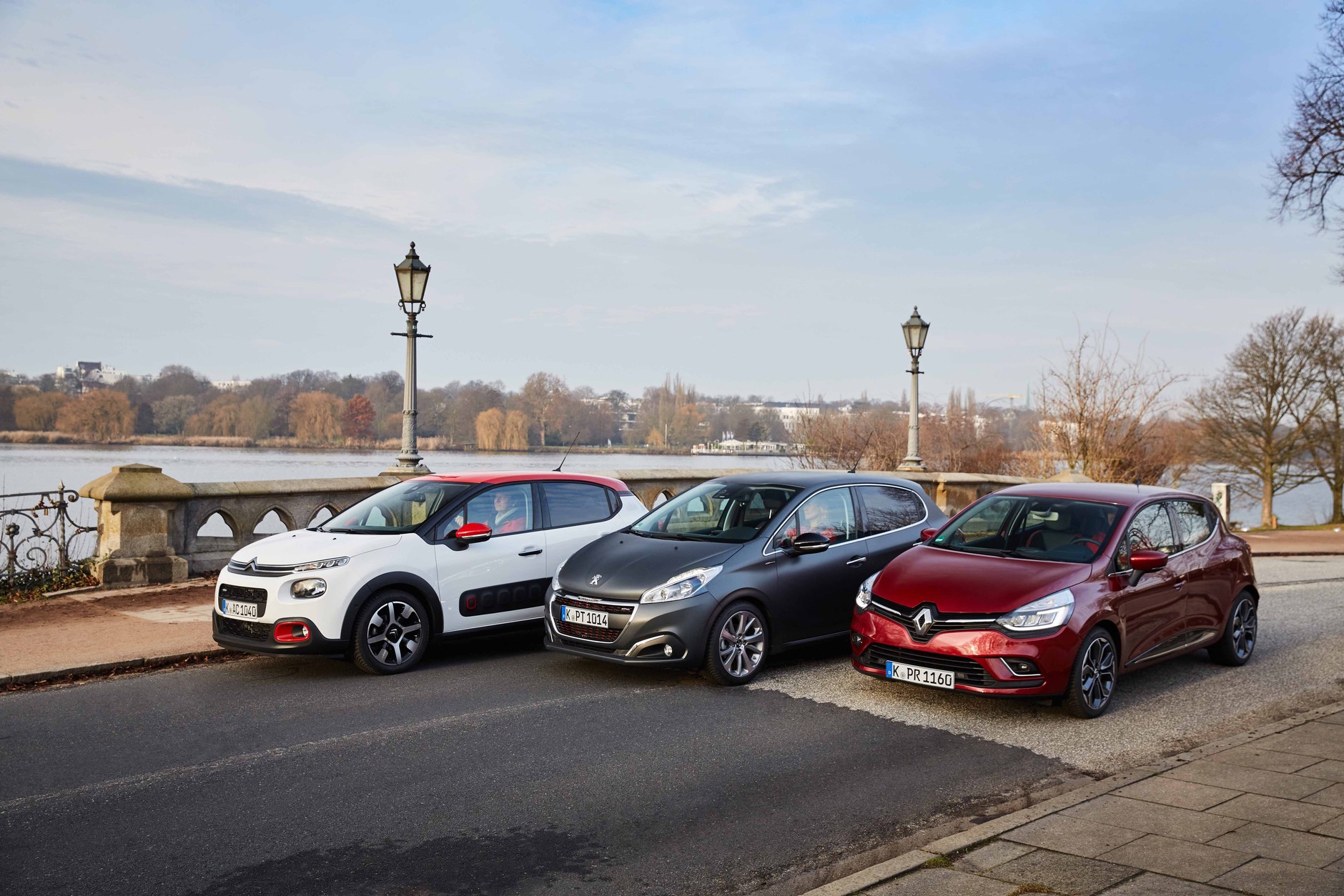 Citroen C3 kontra Peugeot 208 i Renault Clio