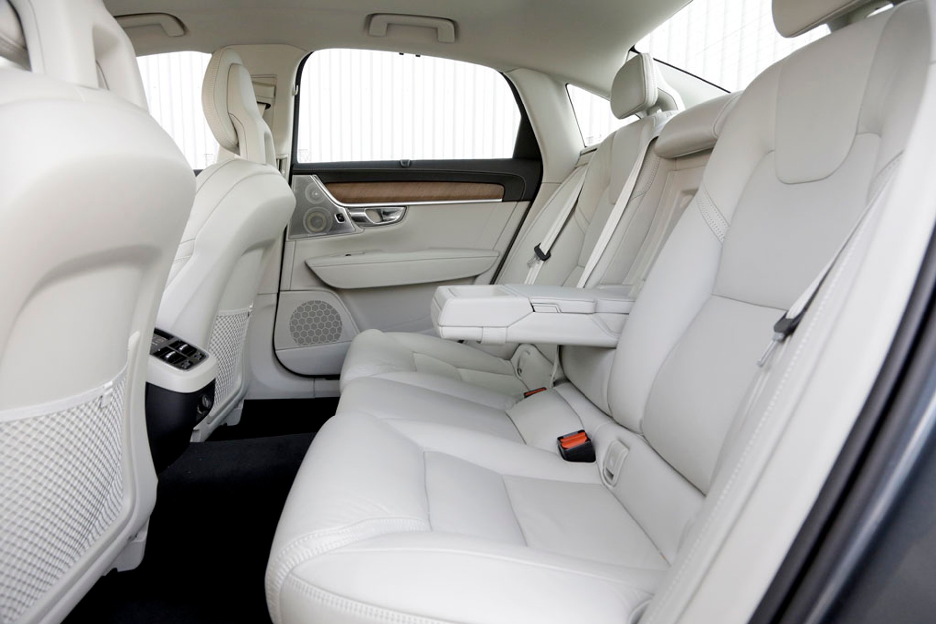 Volvo S90 D4 - inny wymiar luksusu