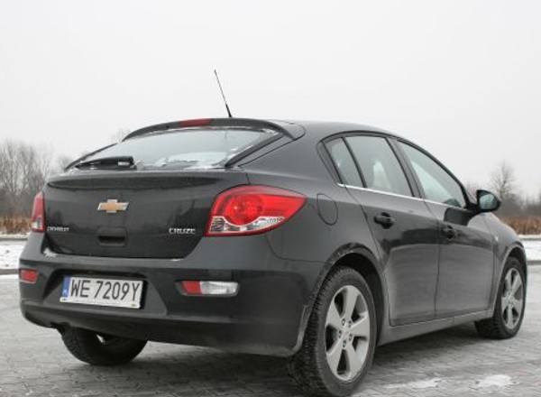 Chevroletowi Cruze dziurawe drogi niestraszne