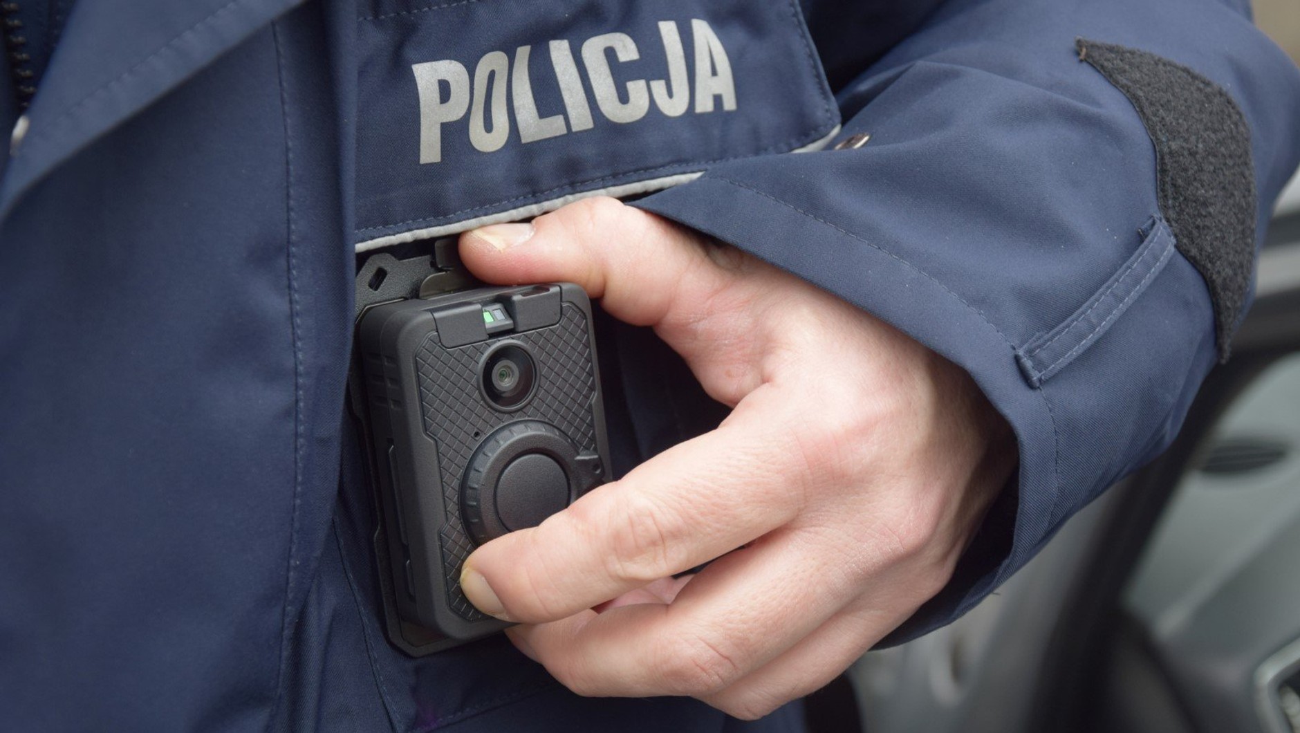 Kamery na mundurach policjantów