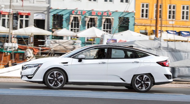 Honda Clarity Fuel Cell - Mobilna elektrownia