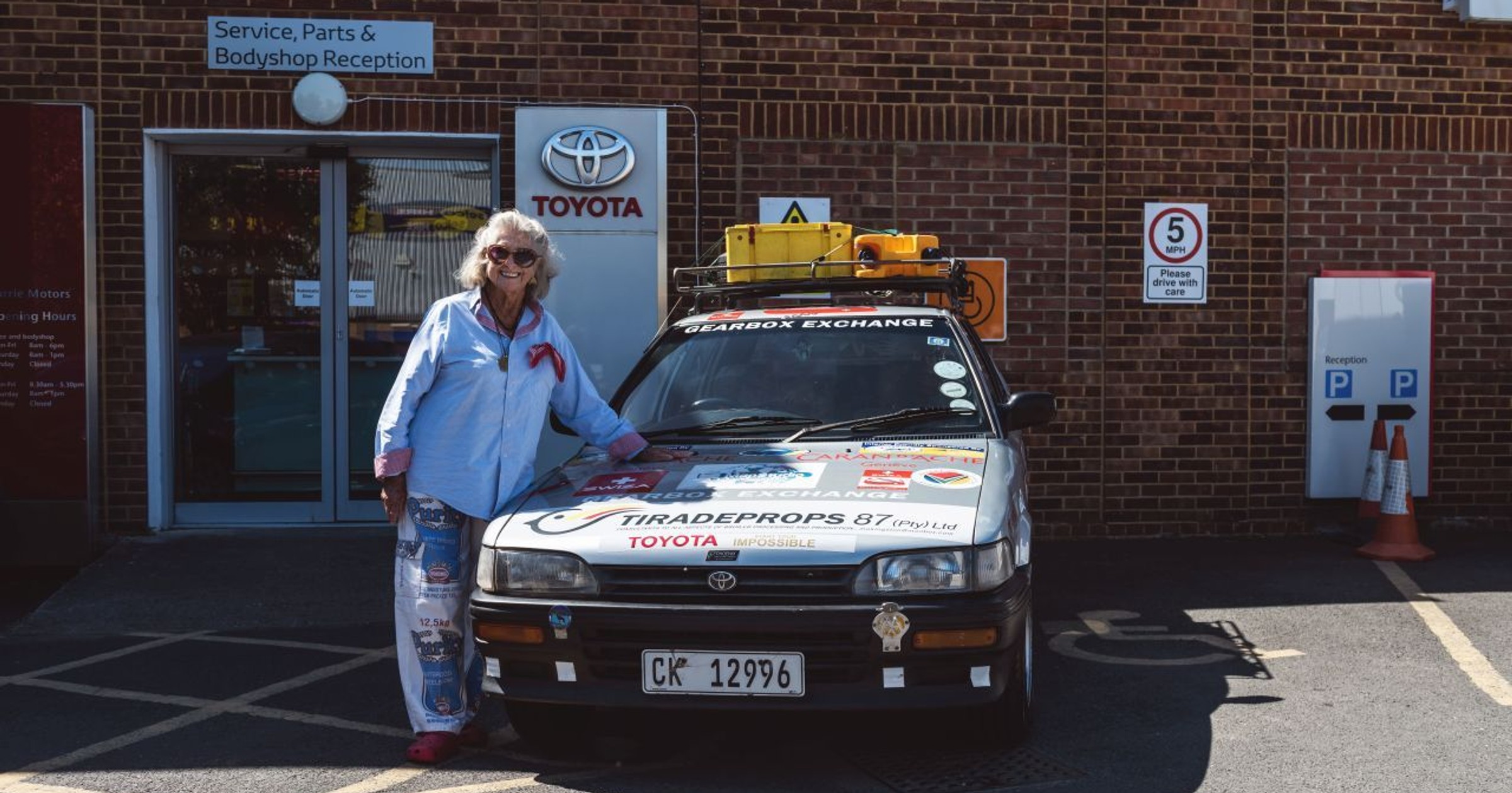 80-letnia Julia Albu i jej 20-letnia Toyota Corolla