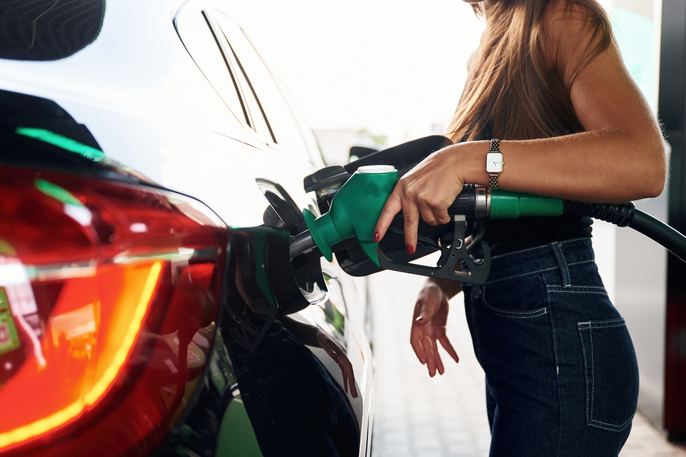 Ceny paliw w 2026 r. Wjedziemy w nowy rok z dobrymi humorami [Prognozy]