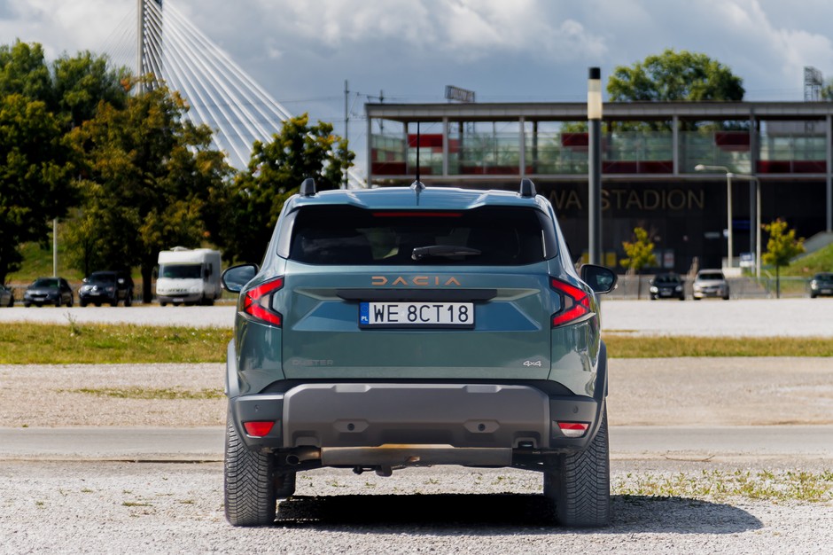 Dacia Duster kontra MG ZS. Porównanie dwóch budżetowych samochodów