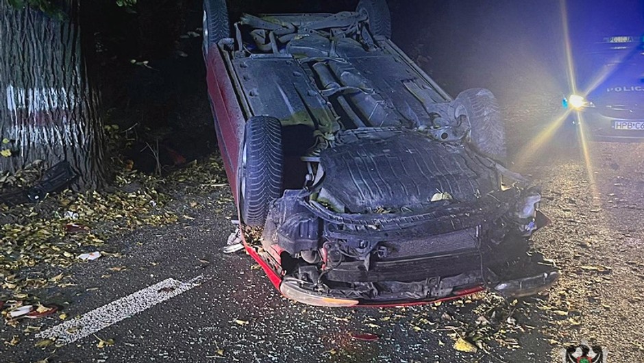18-latek zasnął za kierownicą i spowodował kolizję drogową