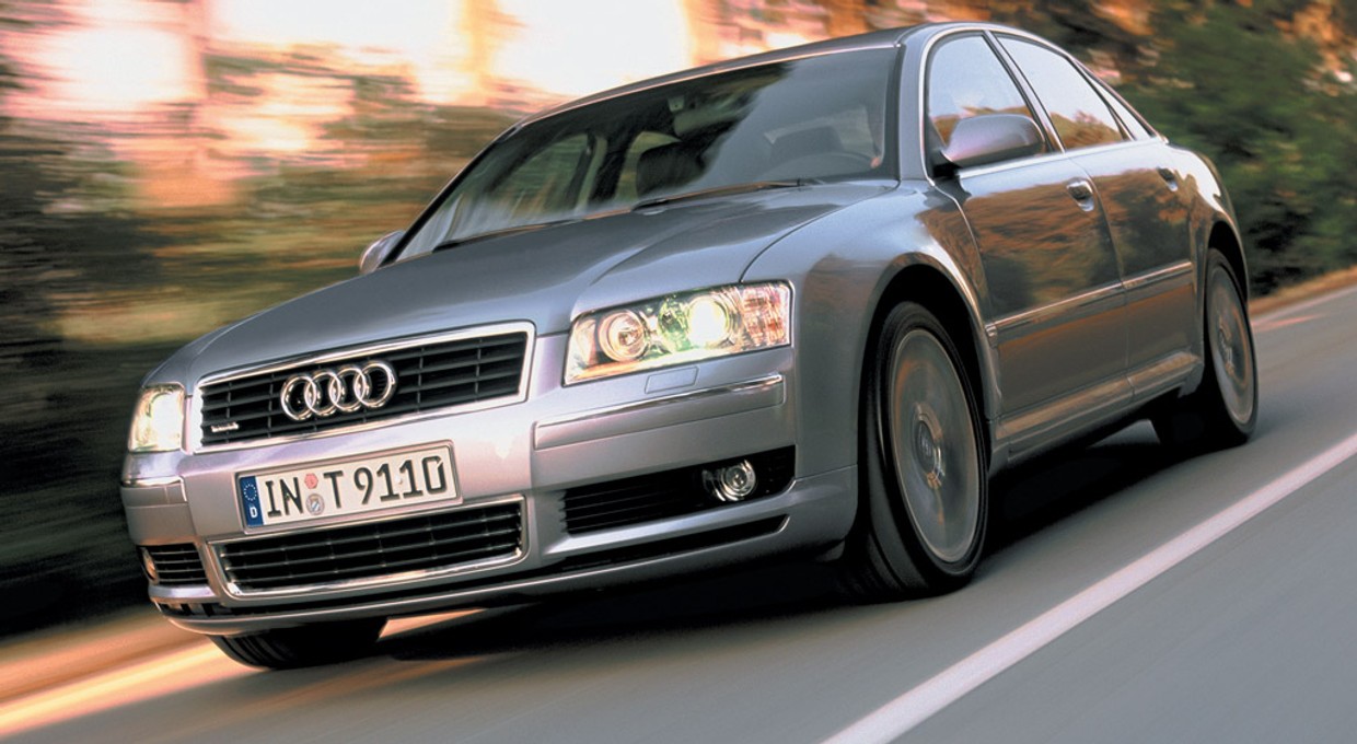 Co psuje się w 20-letnim Audi A8? Może lepiej wybrać... Skodę Superb?