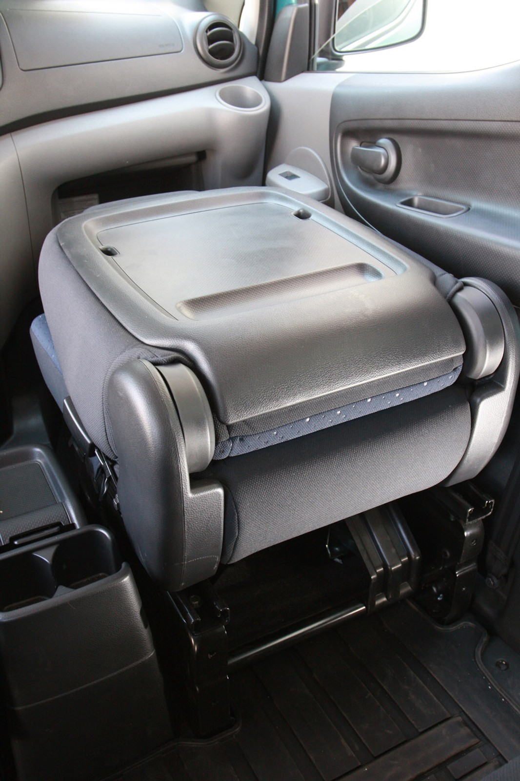 Nissan NV 200: nie rodzinny van, lecz typowy dostawczak