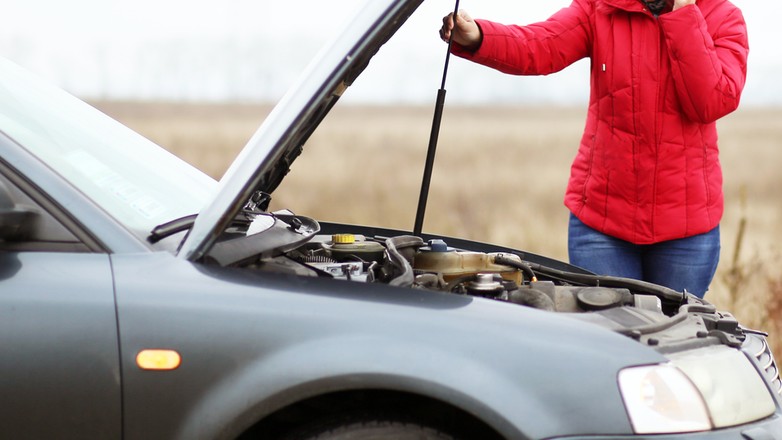 Awaria auta na drodze. Piszemy co należy zrobić w takiej sytuacji