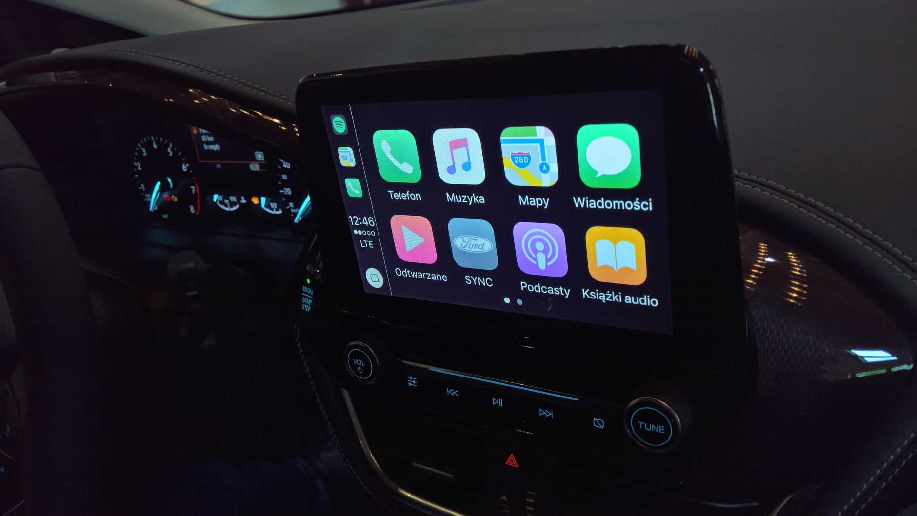 W nowym zestawie multimedialnym można skorzystać m.in. z funkcji CarPlay