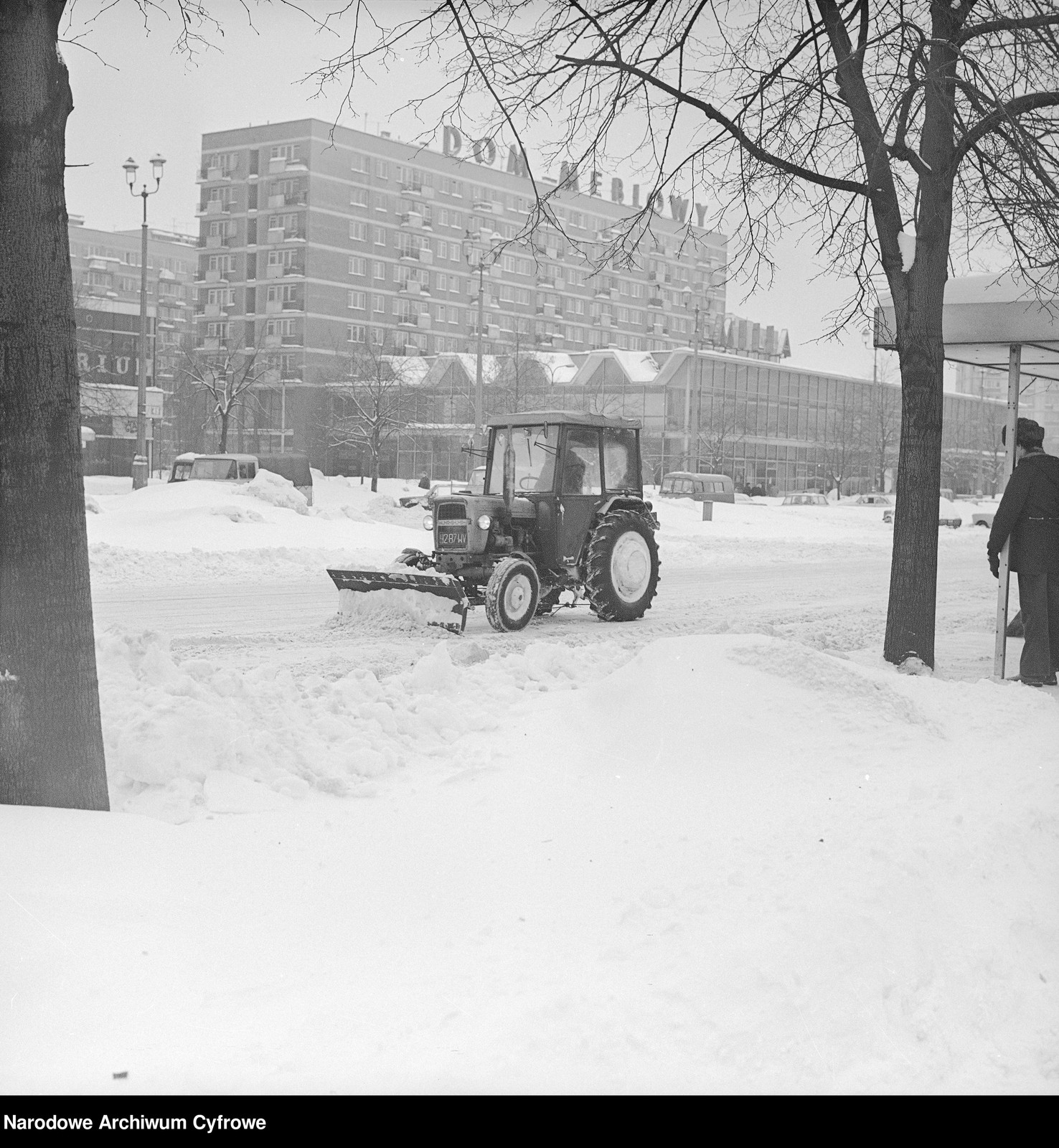 Ursus C-330 z pługiem