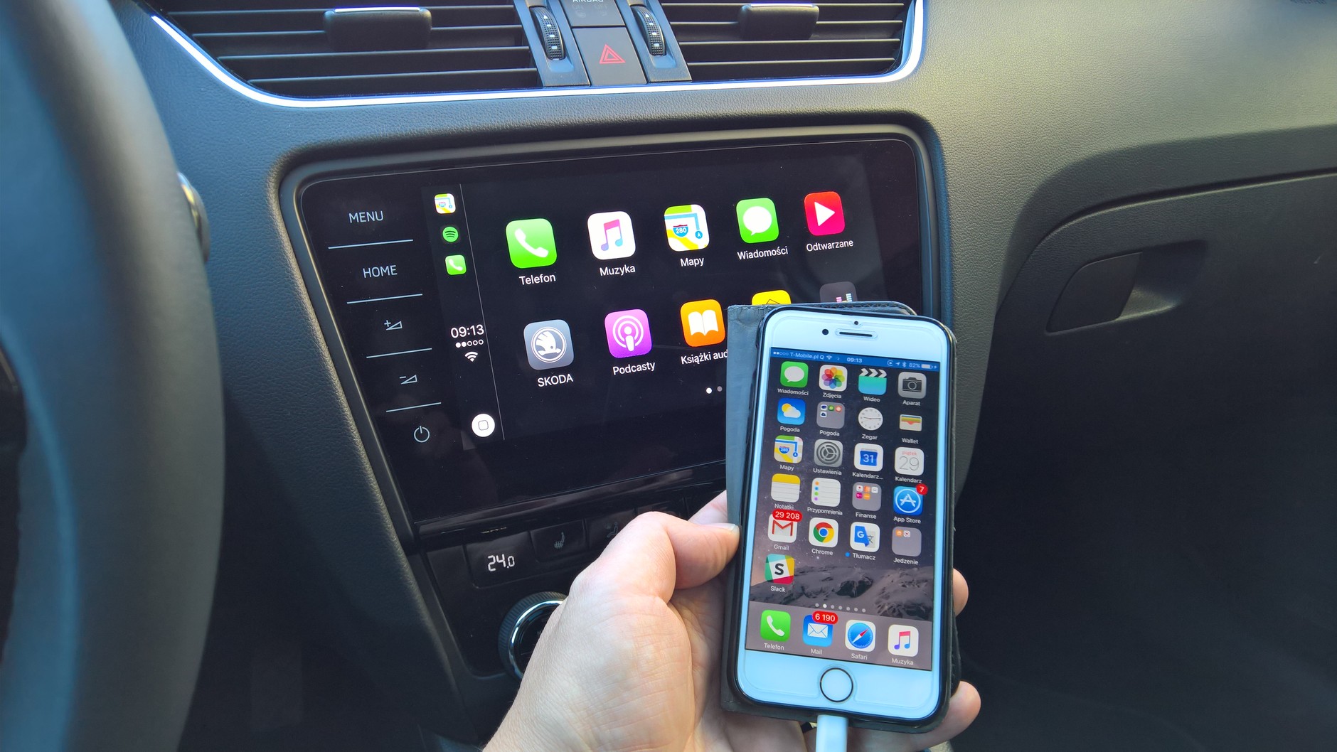 CarPlay działa świetnie w Skodzie. Telefon jest szybko rozpoznawany. Jak zwykle problemy sprawia Spotify, ale nie jest to wina Skody. Skoda Octavia