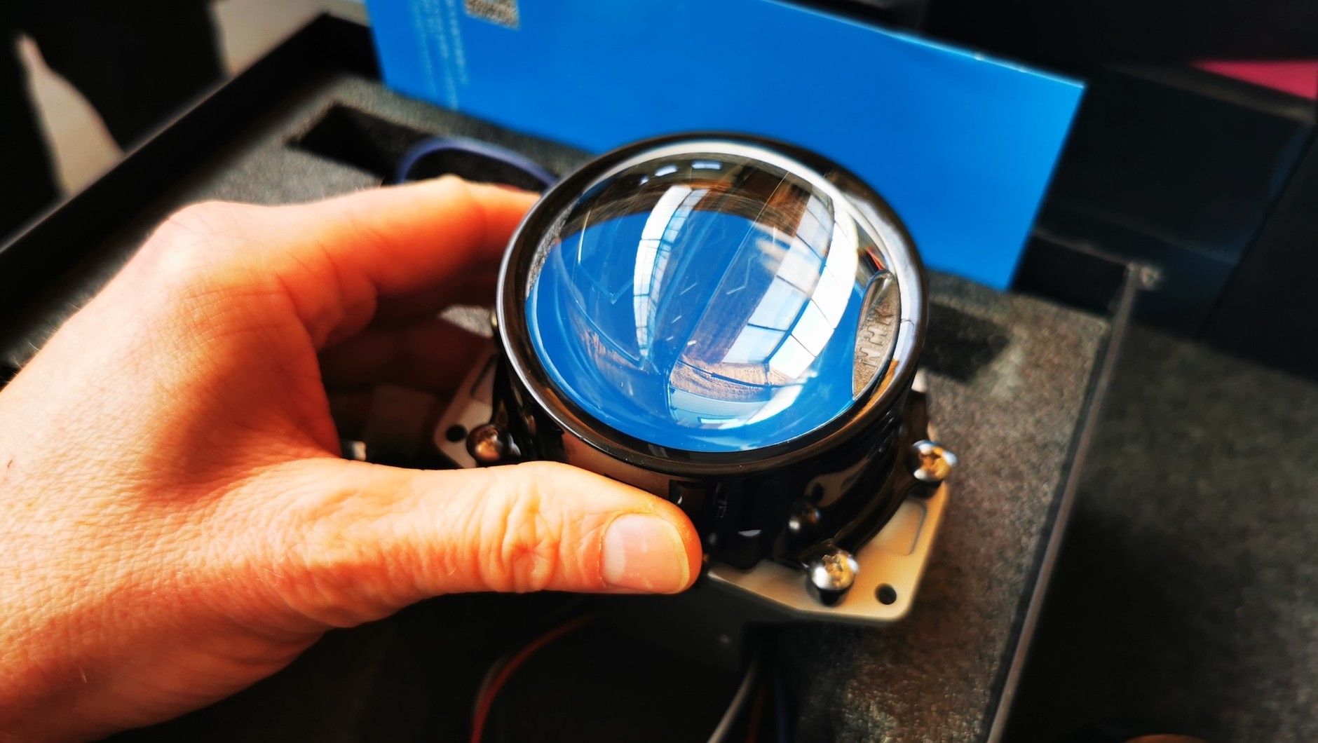 Moduły Bi-LED oferowane jako części zamienne występują w kilku rodzajach i wielkościach stosowanych w zależności od możliwości technicznych i kosztu, jaki właściciel auta jest gotów ponieść