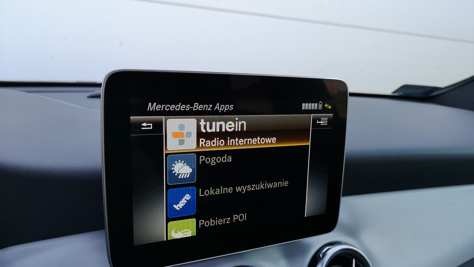 Mercedes GLA - aplikacje Mercedesa po podłączeniu radia do internetu (w telefonie ustawiamy hotspot)