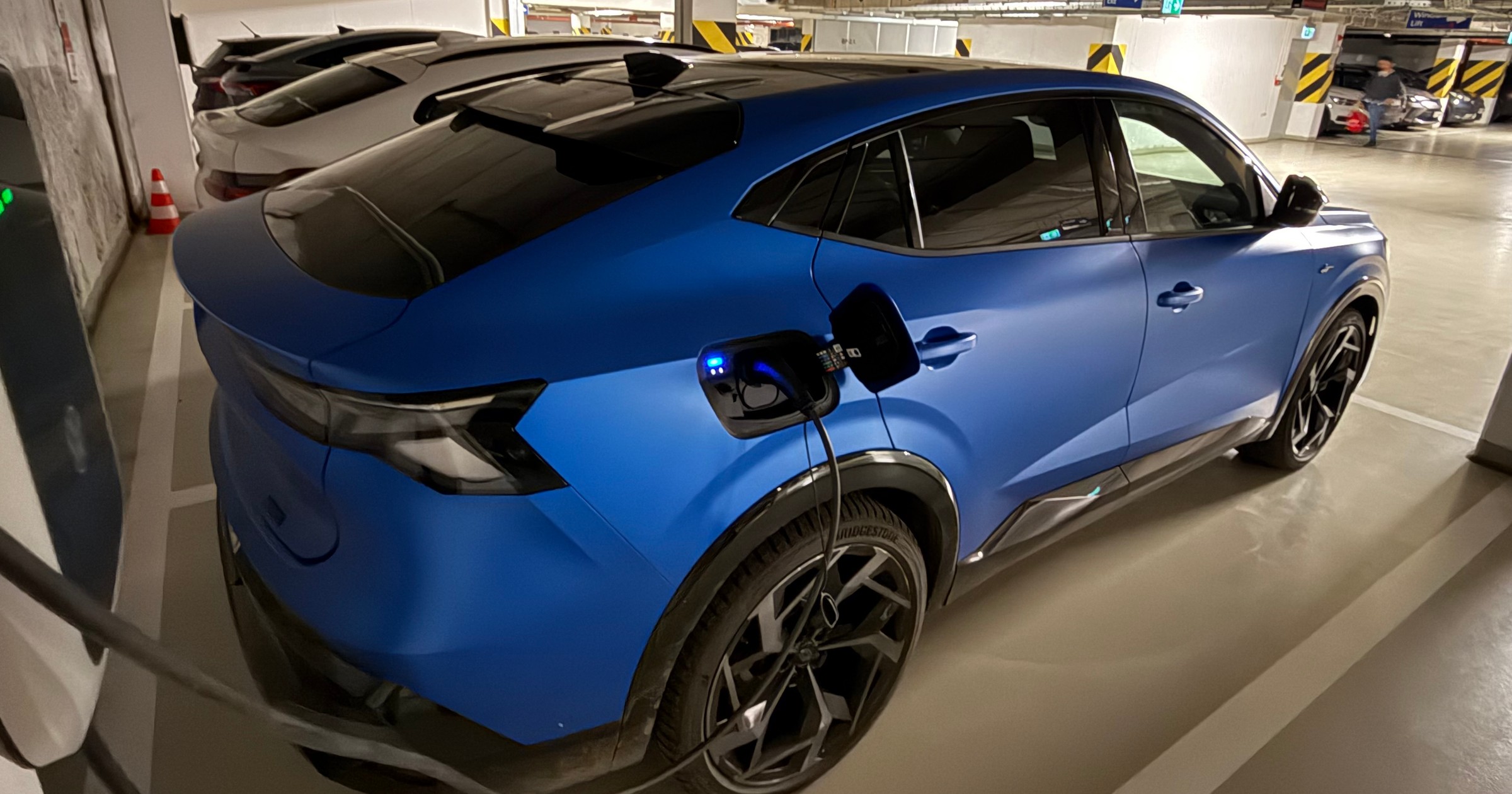 Renault Rafale e-tech 4x4 300 – czyli 300-konna hybryda Plug-in