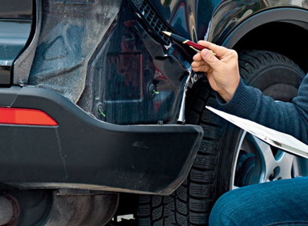 Rzecznik finansowy pozywa ubezpieczyciela – chodzi o nieuczciwą polisę Auto Casco