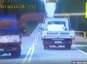 Kierowca dostawczaka dostał 20 punktów karnych za jednym zamachem. Policja pokazała nagranie