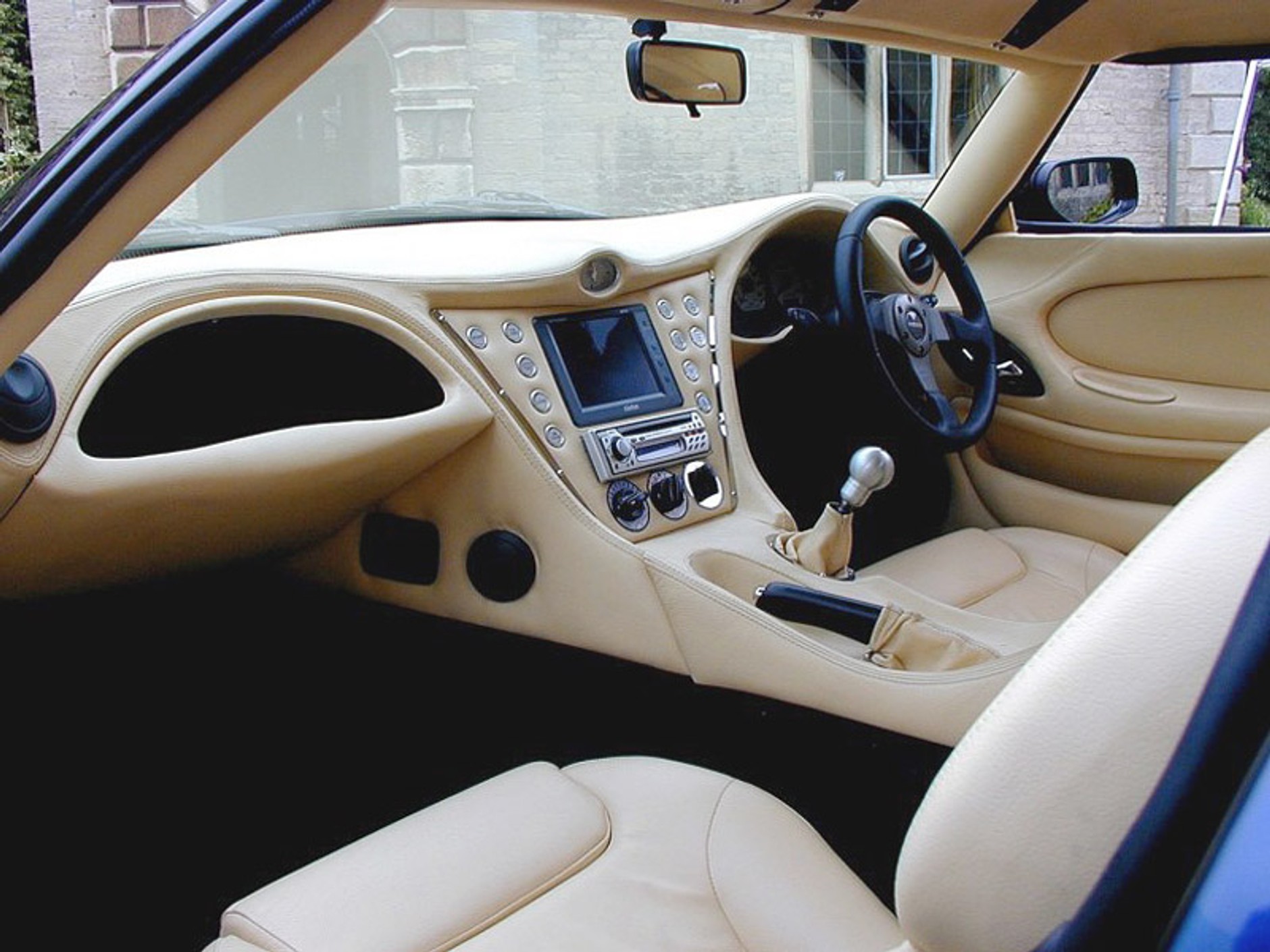 Ronart Lighting: szybki Brytyjczyk z amerykańskim sercem