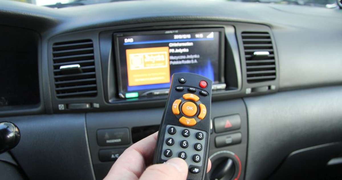Na początek sprawdziliśmy oddzielny tuner DAB/DAB+ TUE-DAB1U, który pasuje do wielu radioodtwarzaczy marki Alpine. 