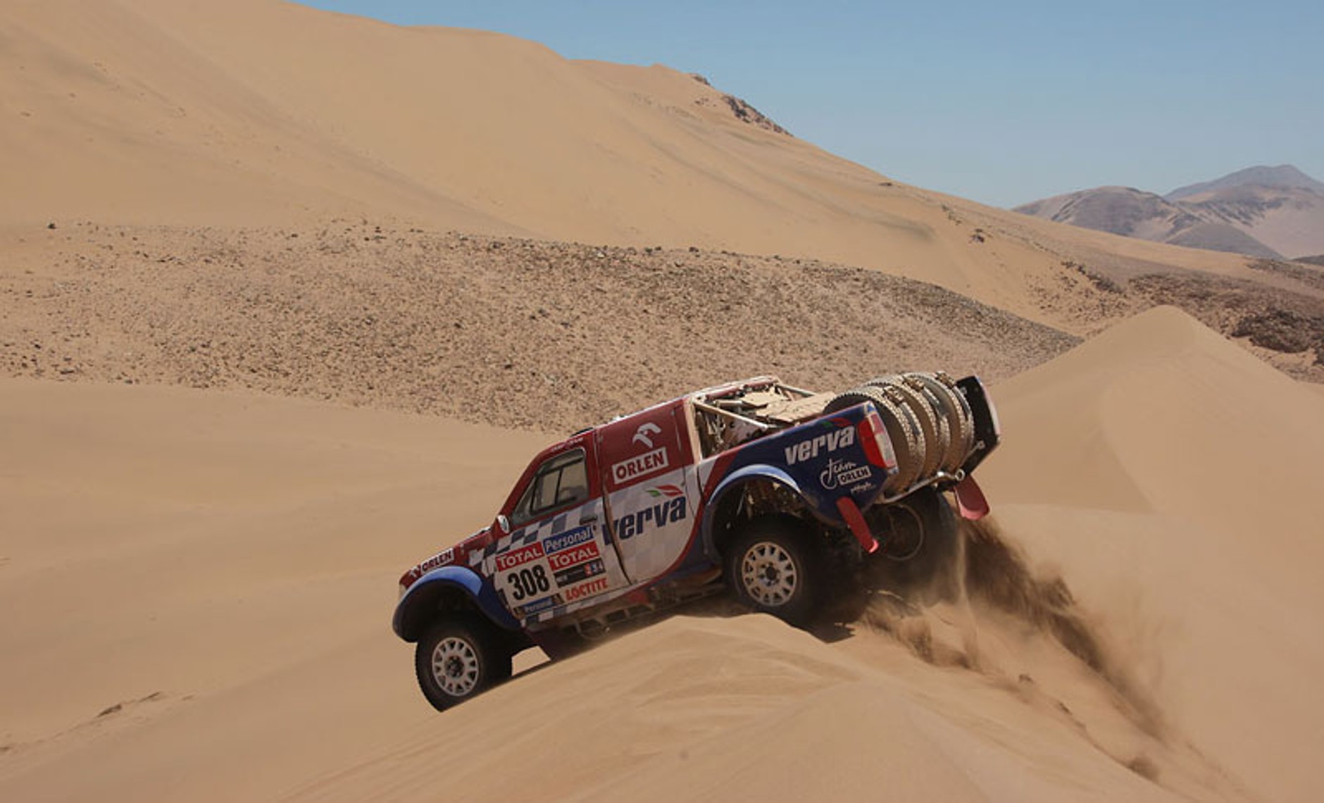 Rajd Dakar 2010: Przygoński już 8, Sonik broni honoru (12. etap na żywo, wyniki, foto)