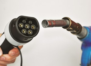 Częste argumenty zwolenników i przeciwników aut elektrycznych. Obalamy mity