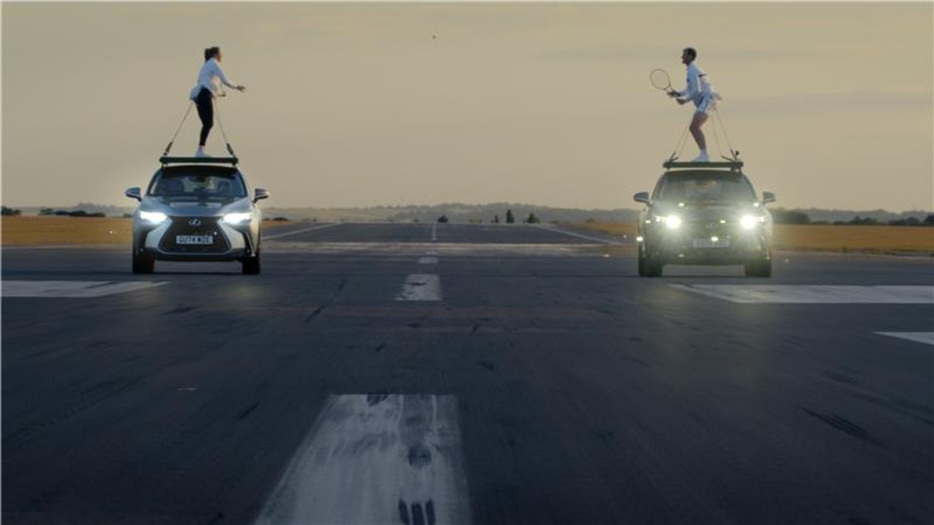 Dwa tenisowe Rekordy Guinnessa ustanowione na dachach Lexusów