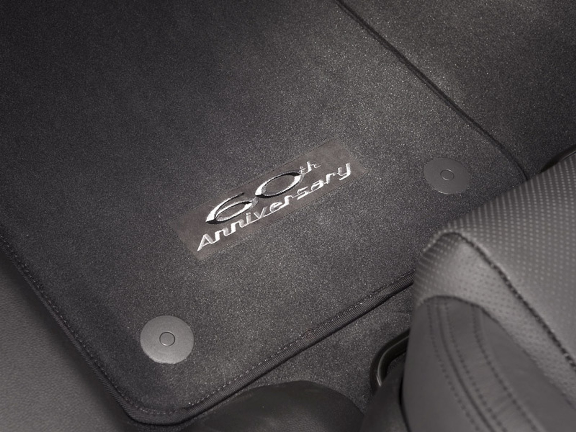 Holden VE Commodore: dwie specjalne wersje z okazji rozpoczęcia produkcji