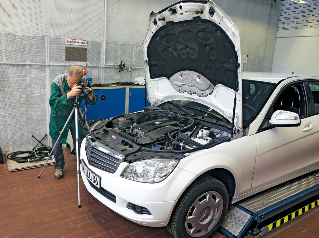 Mercedes C 180 Kompressor - Biały Mercedes zjeżdża do boksu (Test długodystansowy)