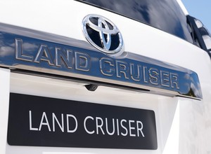 Nowa Toyota Land Cruiser bez kamuflażu