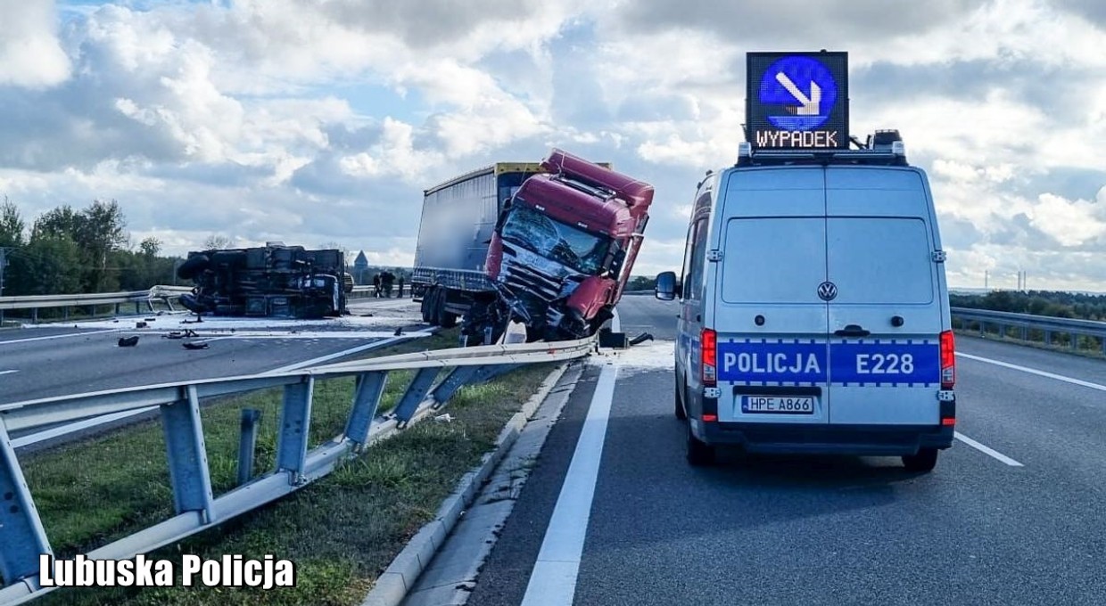 Policjanci chwalą kierowców. Wzorowe zachowanie na drodze [WIDEO]