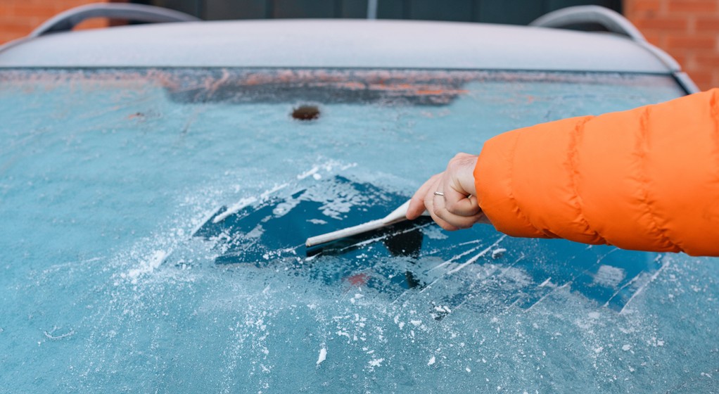 Ten patent pozwoli błyskawicznie uporać się z zamarźniętą szybą (zdjęcie poglądowe)