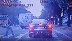 Przemknął przez pasy przed pieszą. Kara boli, choć jeszcze przed "podwyżką"