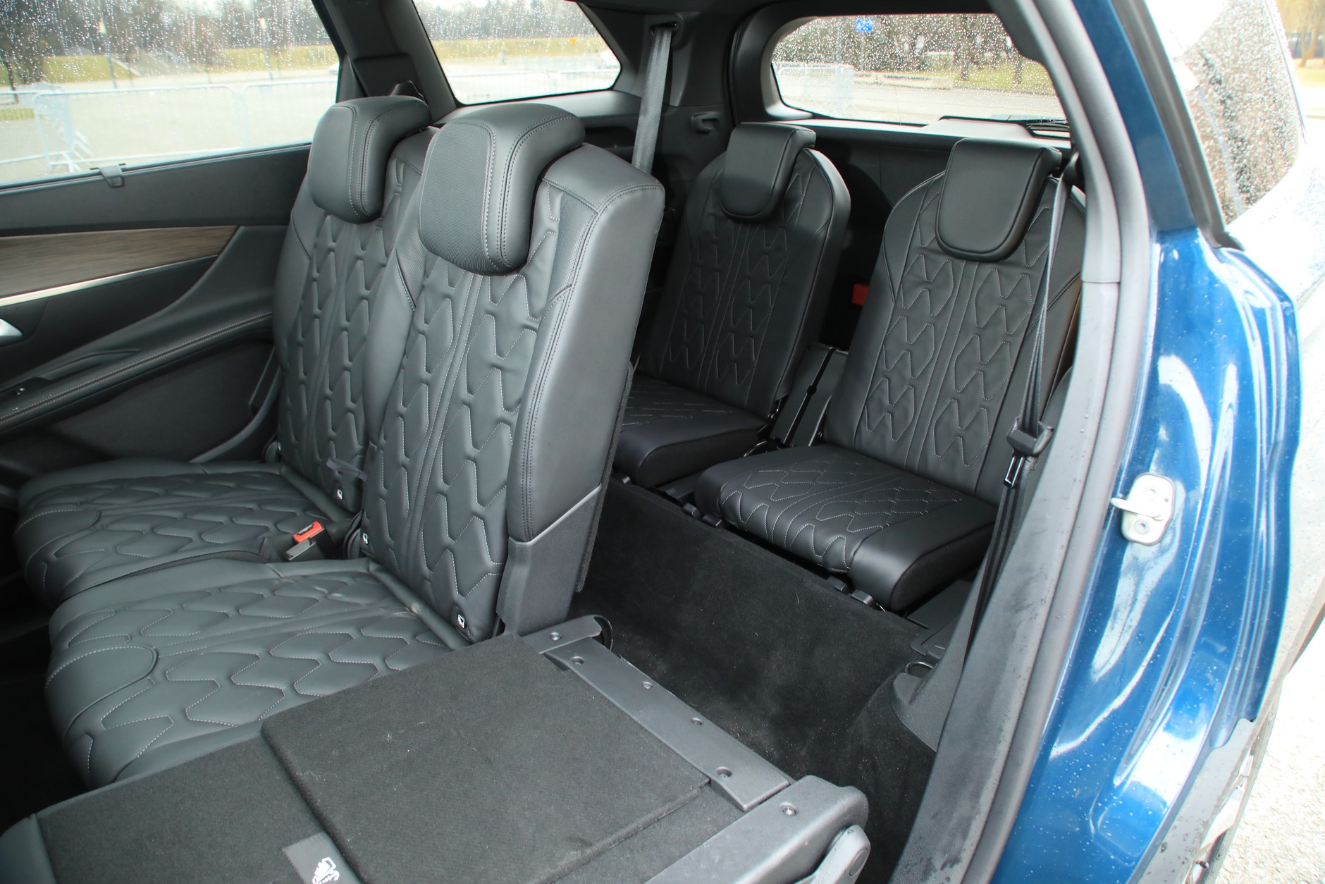 Peugeot 5008 po liftingu to nadal SUV z cechami vana